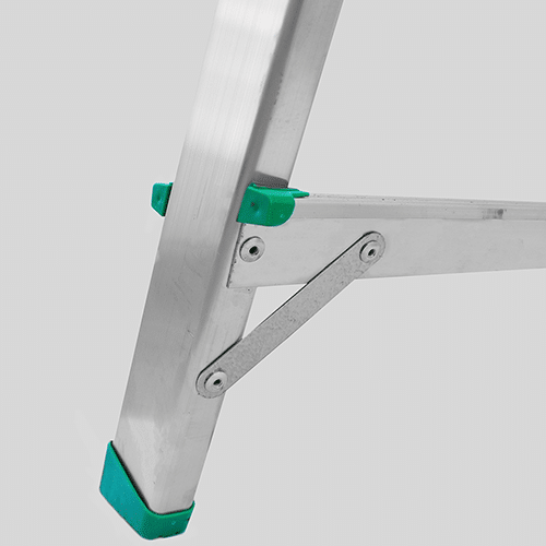 Detalle Escalera de aluminio con doble perfil Fortes