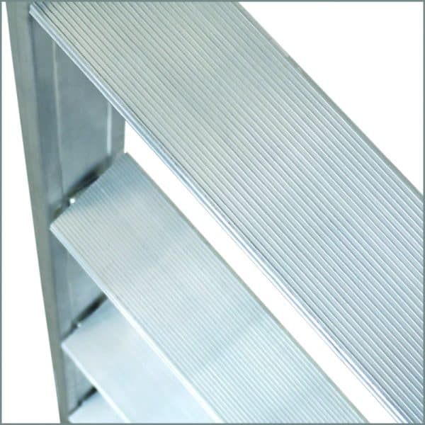Peldaño Plataforma industrial aluminio con puerta de seguridad RD