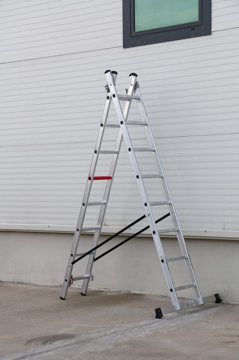 Escalera Iteem 2 abierta