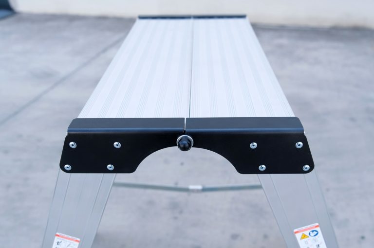 Primer plano de la base del taburete de aluminio Teide Plus